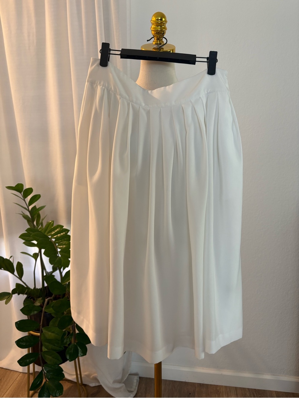 Calvin Klein White Pleated Midi Skirt - Picture 6 of 7